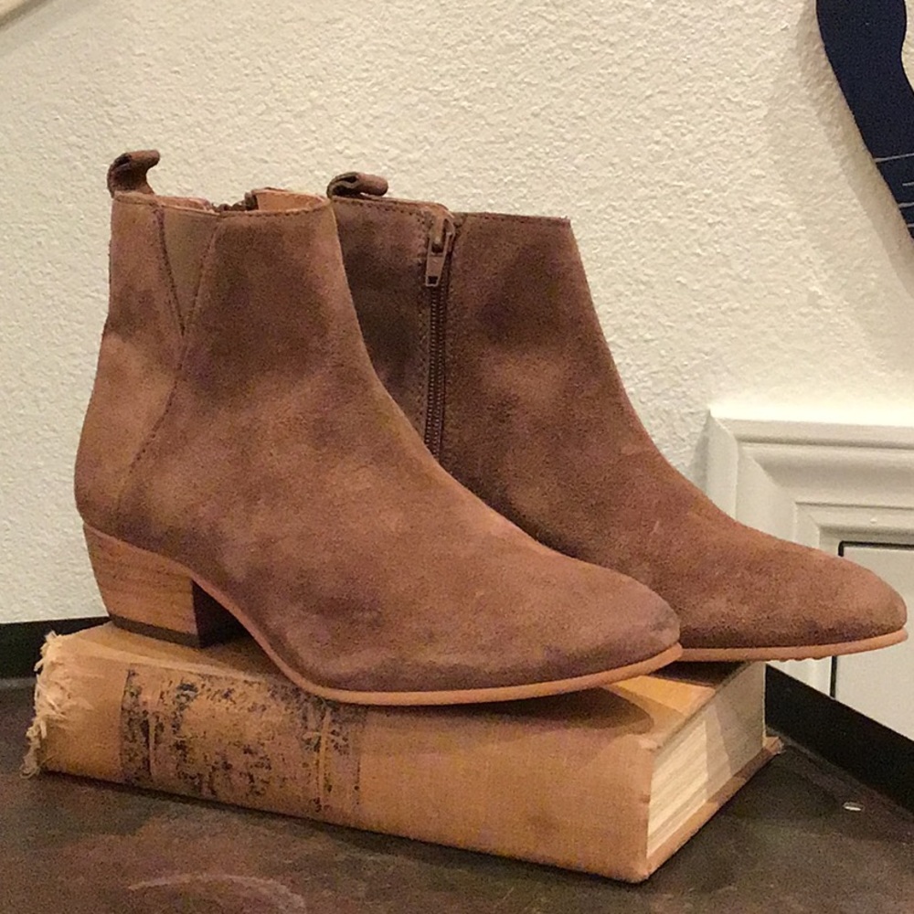 Rebels brown suede booties